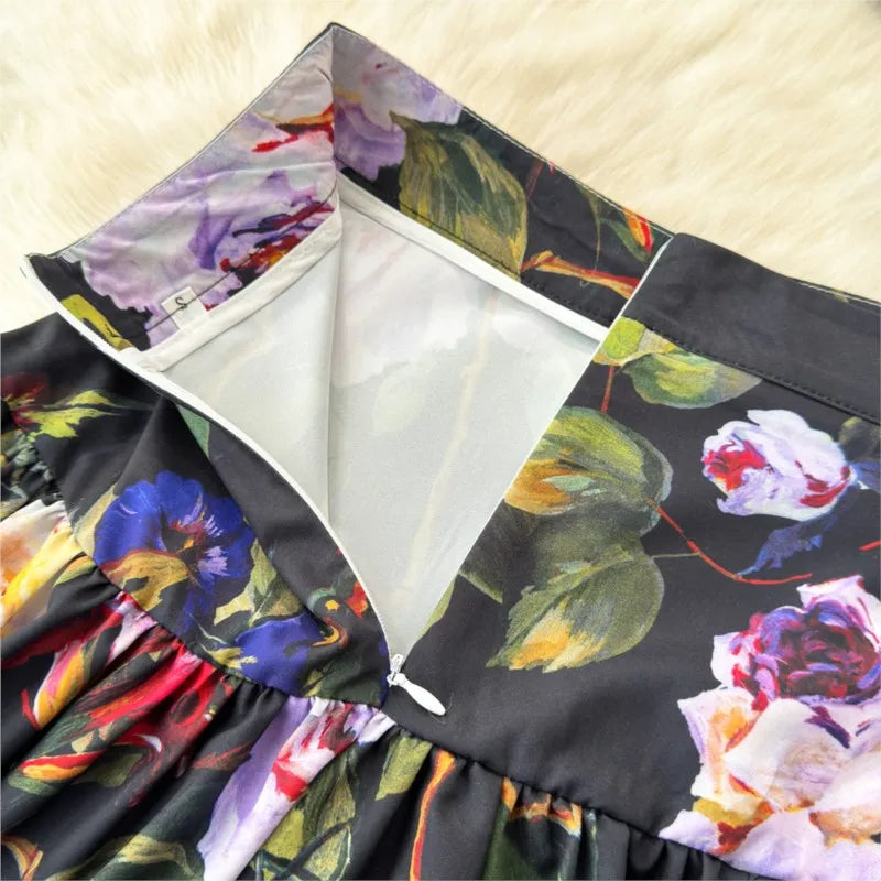 Conjunto 2 peças: top sem mangas e saia midi plissada com estampa floral, casual.